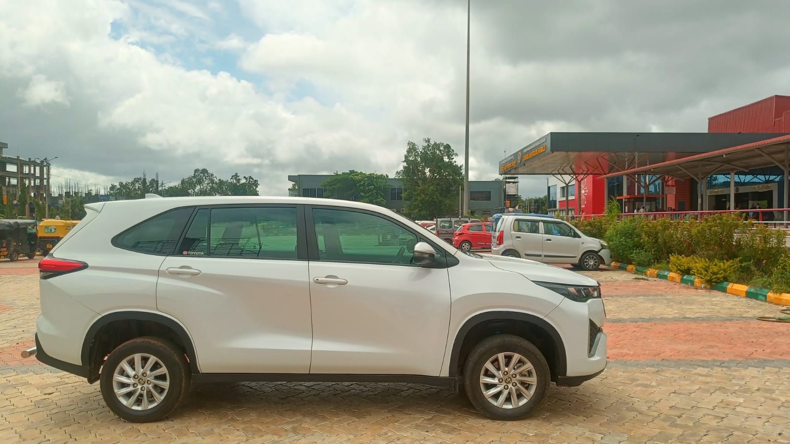 Rohan Car Rentals vehicle 22