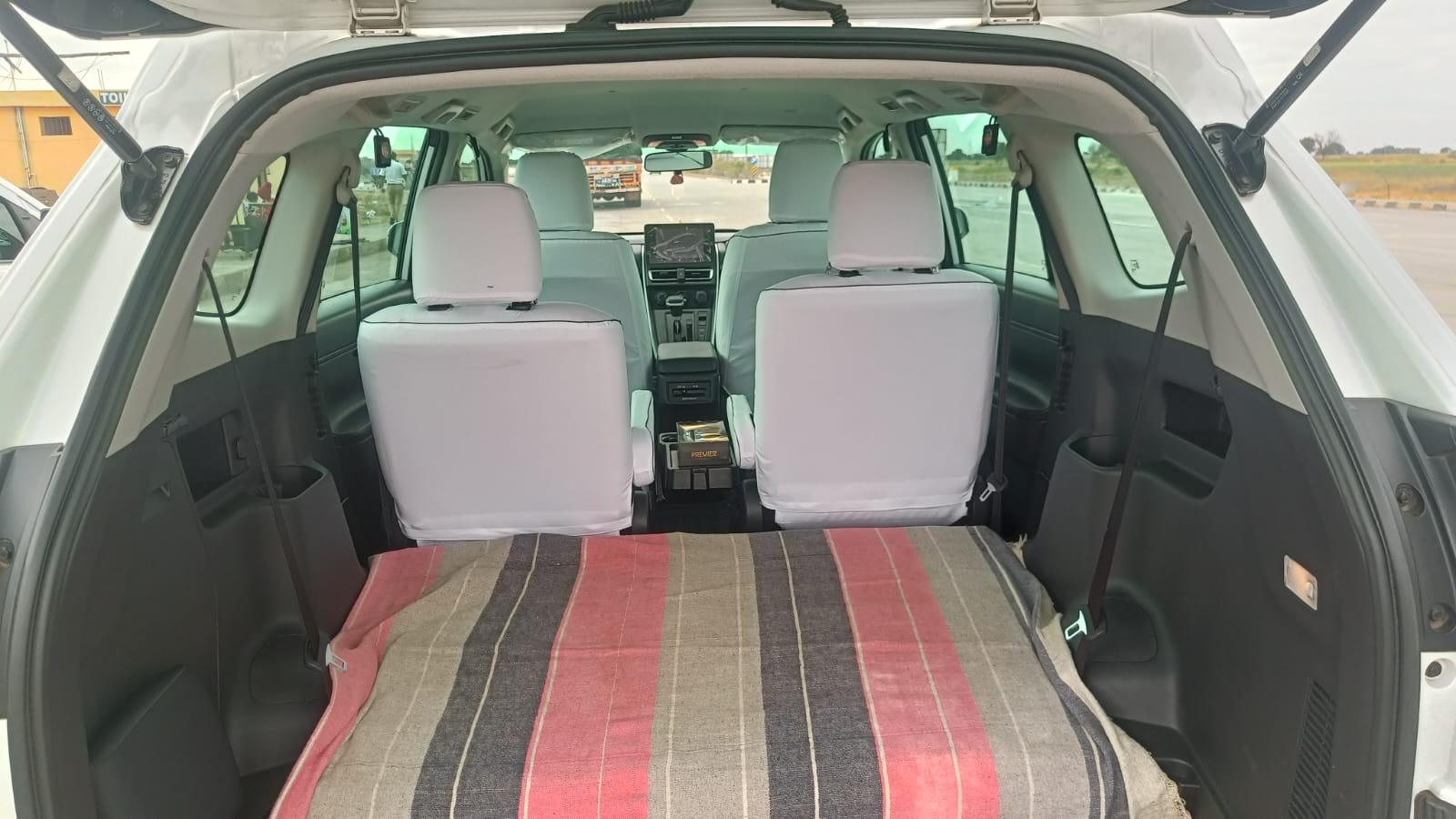 Rohan Car Rentals vehicle 28