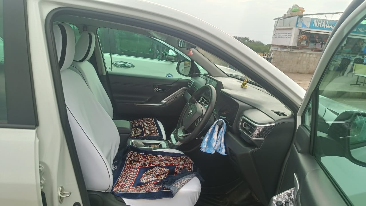 Rohan Car Rentals vehicle 29